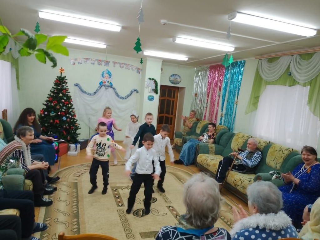 photo_5361541352618921271_y (1).jpg